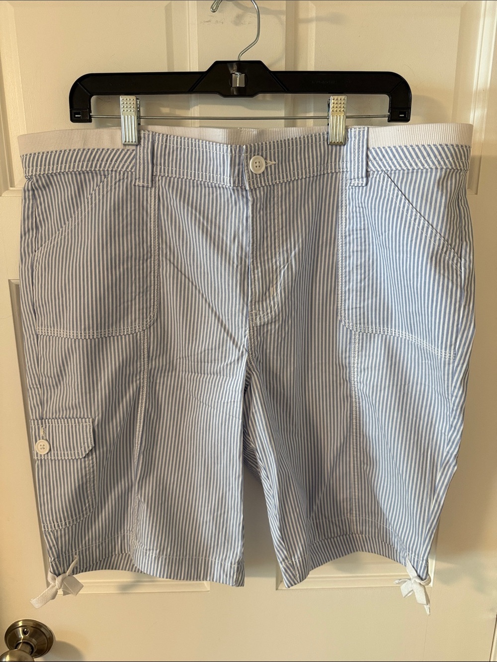 NWOT St. John's Bay Blue/White Seersucker Bermuda Cargo Shorts Nautical Size 16
